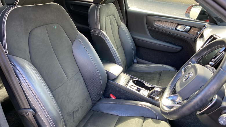 Volvo Xc40 2.0 T4 R DESIGN Pro 5dr Geartronic Petrol Estate